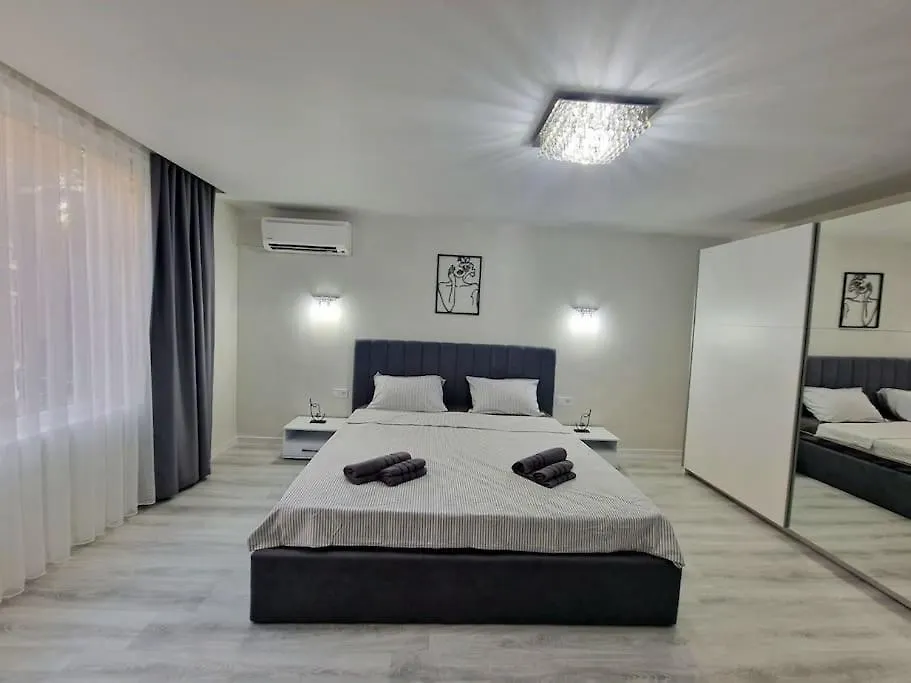 Central Luxe Apartment - Elisha Varna